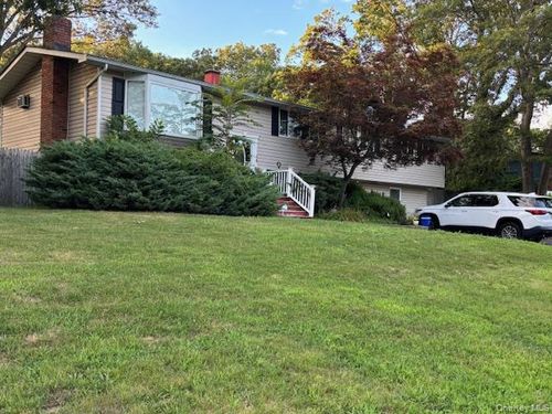 14 Branch Ln, East Setauket, NY, 11733-3317 | Card Image