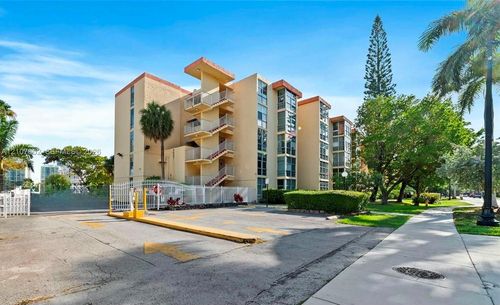 542-210 172nd St, Sunny Isles Beach, FL, 33160-3436 | Card Image
