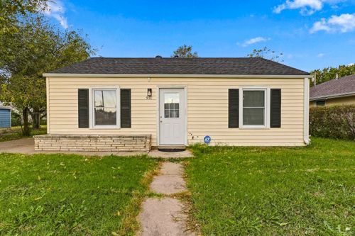 911 Northwest Ave, Junction City, KS, 66441-2157 | Card Image