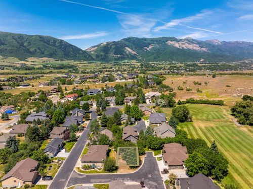 3946 N Mountain Oak Dr, Eden, UT, 84310-9758 | Card Image