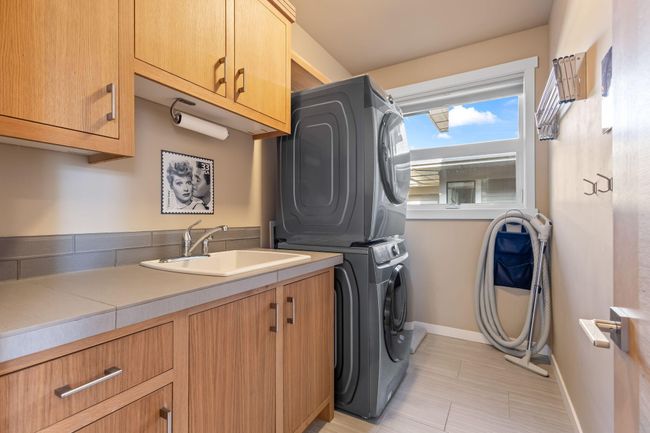 Laundry room with sink and | Image 31