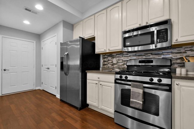 7963 Ravine Run Ln, Condo with 3 bedrooms, 3 bathrooms and null parking in Columbus OH | Image 9