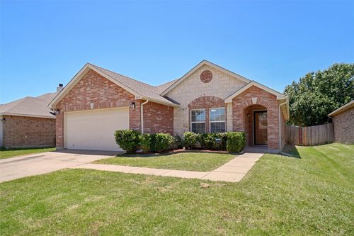 813 Crystal Dr, Burleson, TX, 76028-8665 | Card Image