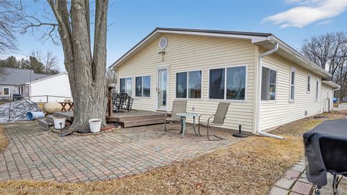 2695 Lakeshore Dr, Gladwin, MI, 48624-7827 | Card Image