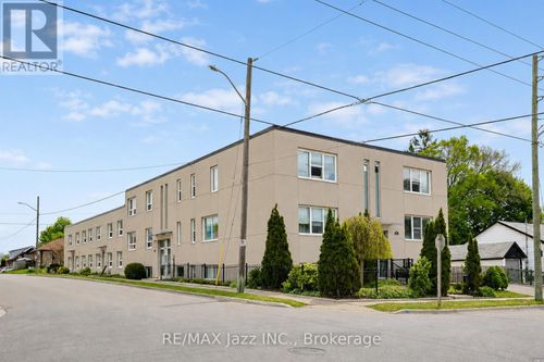 4-209 Stacey Avenue, Oshawa (Central), ON, L1H5A6 | Card Image