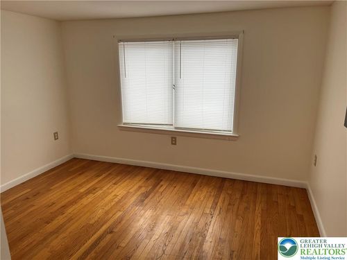 1-132 E Broad St, Tamaqua, PA, 18252-2015 | Card Image