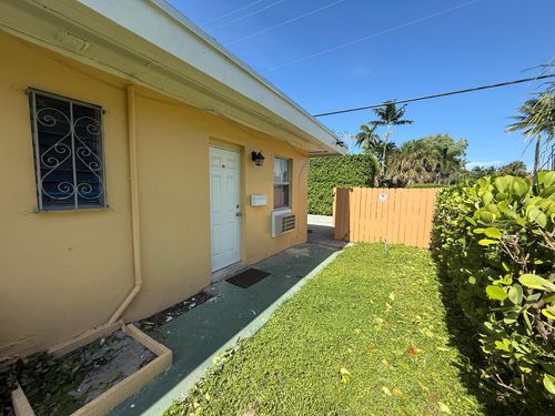 apt-16-3300 Broadway, West Palm Beach, FL, 33407-4873 | Card Image