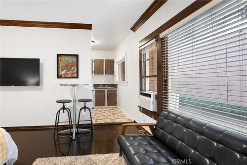 203-330 Cedar Avenue, Long Beach, CA, 90802 | Card Image