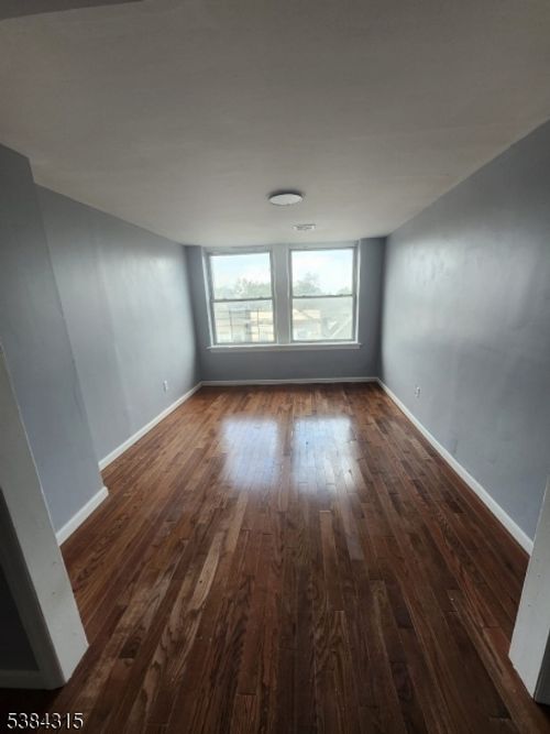 bs-320 S Orange Ave, Newark, NJ, 07103-2133 | Card Image