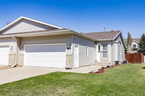 1614 Suntree Dr, West Fargo, ND, 58078-4517 | Card Image