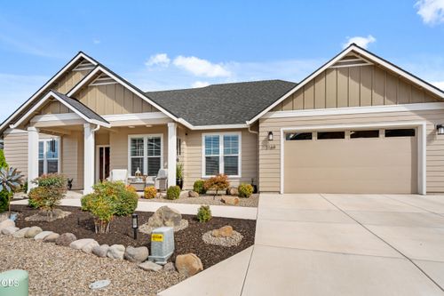 3169 Monaco Ct, Medford, OR, 97504-4426 | Card Image