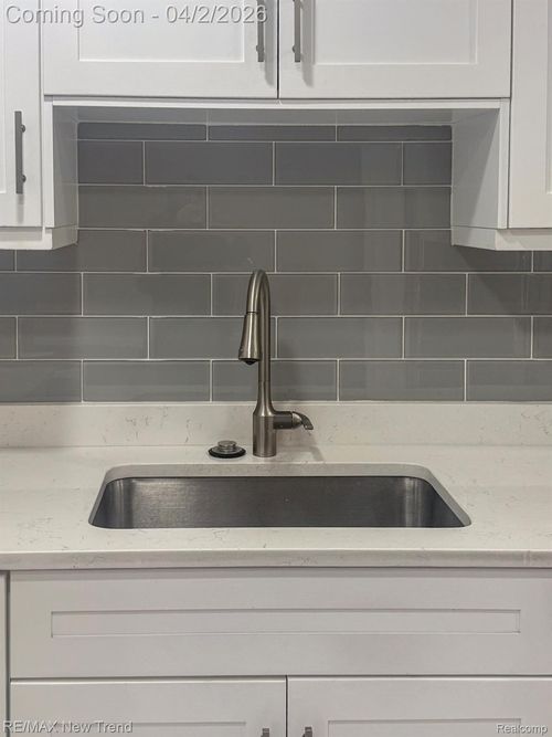 2191 Pleasant Dr, Commerce Twp, MI, 48390-3959 | Card Image