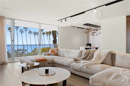 6a-535 Ocean Ave, Santa Monica, CA, 90402-2646 | Card Image