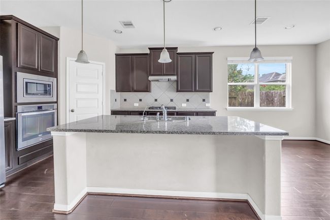 Modern Kitchen. | Image 4