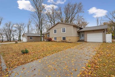 27 Maplewood Drive, House other with 4 bedrooms, 2 bathrooms and null parking in Oelwein IA | Image 2