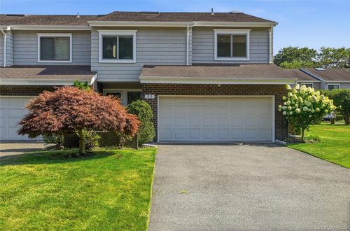 93 Boathouse Ln W, Bay Shore, NY, 11706 | Card Image