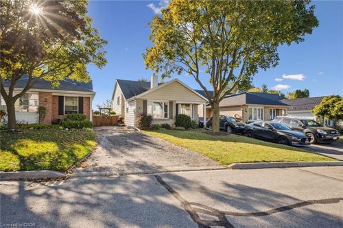 95 Macatee Pl, Cambridge, ON, N1R7G5 | Card Image