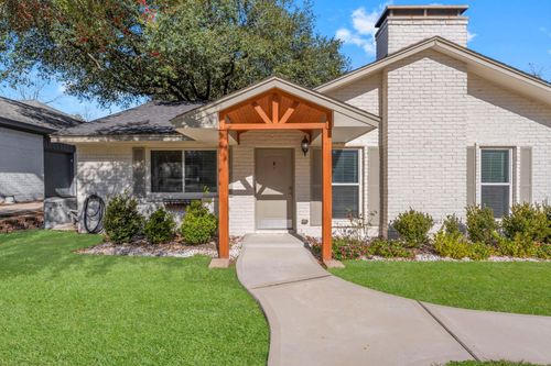 56 Greentree Ln, Panorama Village, TX, 77304-1161 | Card Image