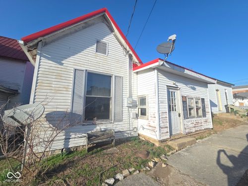 204 E Mulberry St, Westport, IN, 47283-9516 | Card Image