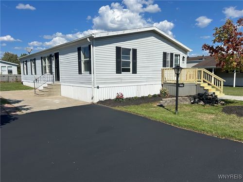 1070 Fernwood Dr, Lockport, NY, 14094-7116 | Card Image