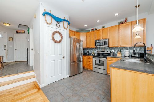 b-80 Trinity Cir, Rochester, NH, 03839-4911 | Card Image