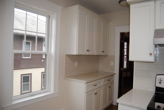2 - 141 Winsor Ave, Condo with 2 bedrooms, 1 bathrooms and 2 parking in Watertown MA | Image 8