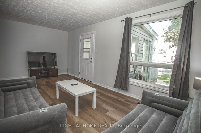 92 Farquhar Pl, House attached with 3 bedrooms, 2 bathrooms and 2 parking in Elliot Lake ON | Image 8