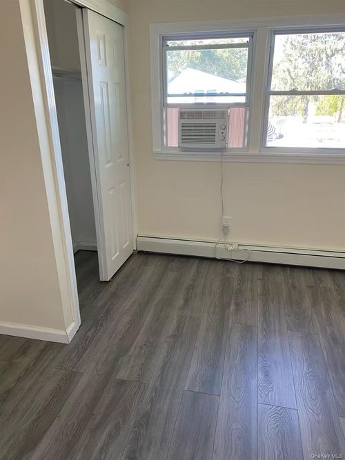 1306 Herzel Blvd, West Babylon, NY, 11704-4259 | Card Image