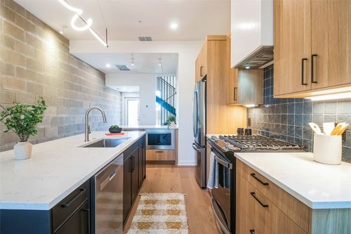 1104-700 Denson Dr, Austin, TX, 78752-4016 | Card Image