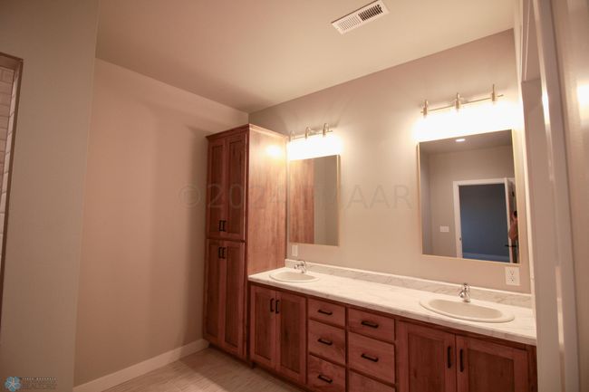Dual sinks | Image 19