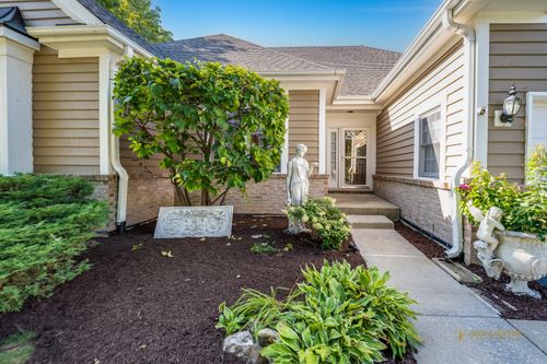 6 Sherwood Ct, Lake In The Hills, IL, 60156-5929 | Card Image
