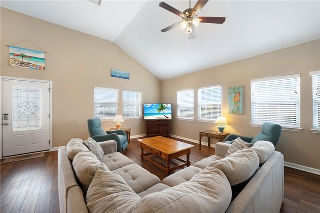 689 Morgan Cir, House other with 4 bedrooms, 3 bathrooms and null parking in Port Aransas TX | Image 4