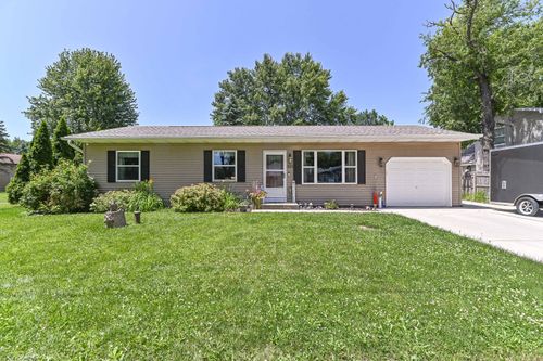 322 Woodlawn Ave, Burlington, WI, 53105-9633 | Card Image