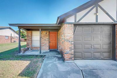 705 Pleasant Manor Avenue, Home with 4 bedrooms, 2 bathrooms and null parking in Burleson TX | Image 2