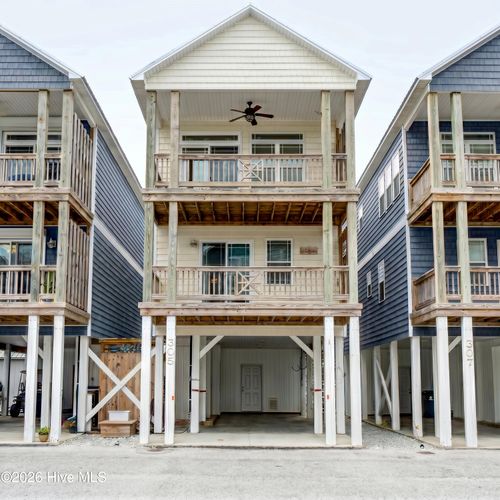 305 Vesta Ct, Surf City, NC, 28445-6684 | Card Image