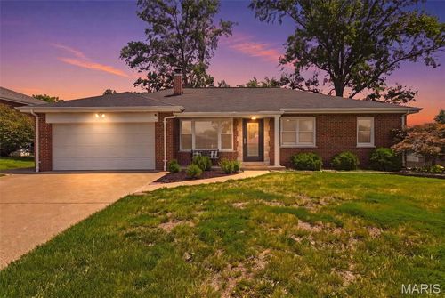 9944 Knollshire Drive, St Louis, MO, 63123 | Card Image