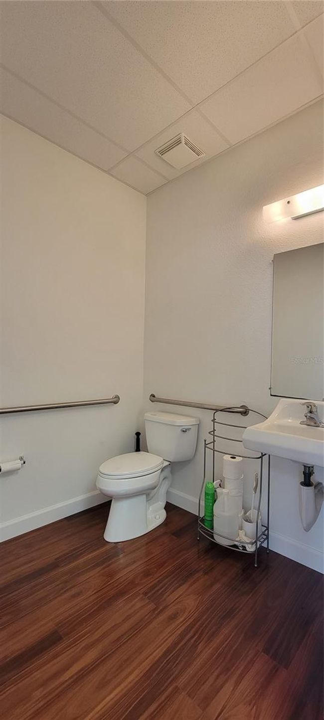 Bathroom | Image 14