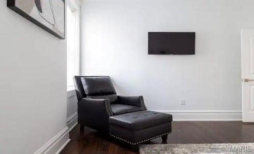 1933 Wyoming St, Saint Louis, MO, 63118-2523 | Card Image