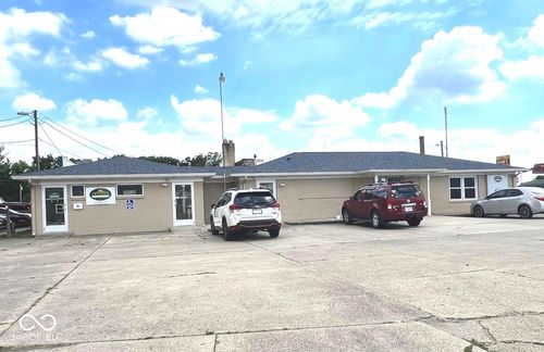 104 S Vine St, Shelbyville, IN, 46176-1712 | Card Image