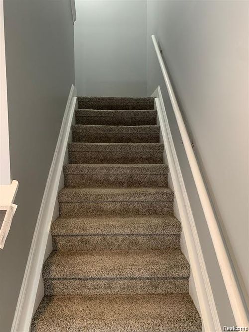 1649 Emerson Cir, Rochester Hills, MI, 48307-5616 | Card Image
