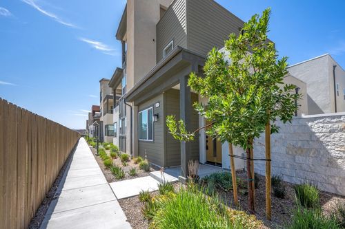 26915 Goldfinch Ln, Valencia, CA, 91381-2125 | Card Image