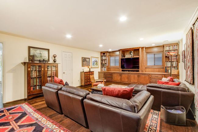 Second living area with builtins | Image 11