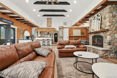 12 Herricks Ln, Riverhead, NY, 11901-5600 | Card Image