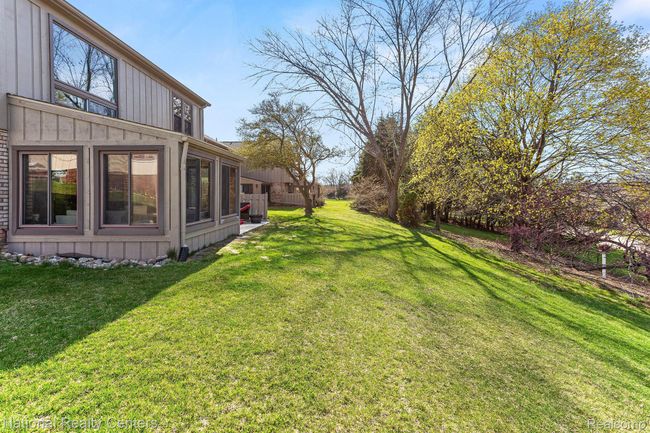 3 - 11987 Shenandoah Dr, Home with 2 bedrooms, 2 bathrooms and null parking in South Lyon MI | Image 32