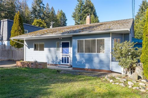 235 Fourth Ave, Qualicum Beach, BC, V9K1S3 | Card Image