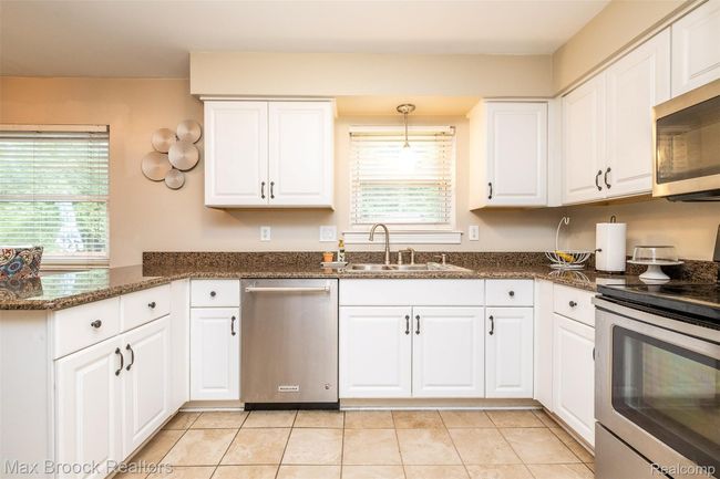Updated kitchen w/ Stainless Steel Appliances | Image 10