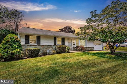 321 E Charlotte St, MILLERSVILLE, PA, 17551-1509 | Card Image