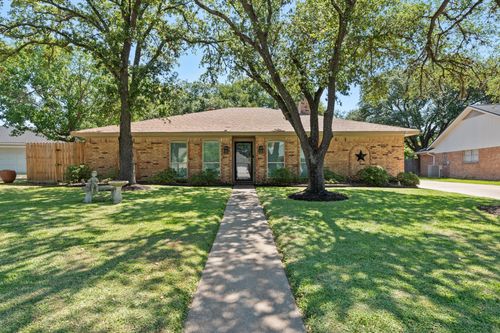 3805 Windridge Dr, Bryan, TX, 77802-4530 | Card Image