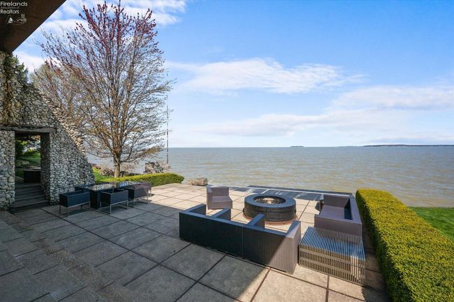 4917 E Cliff Rd, House other with 3 bedrooms, 5 bathrooms and 2 parking in Port Clinton OH | Image 87