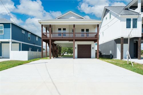 1007 S Live Oak St, Rockport, TX, 78382 | Card Image